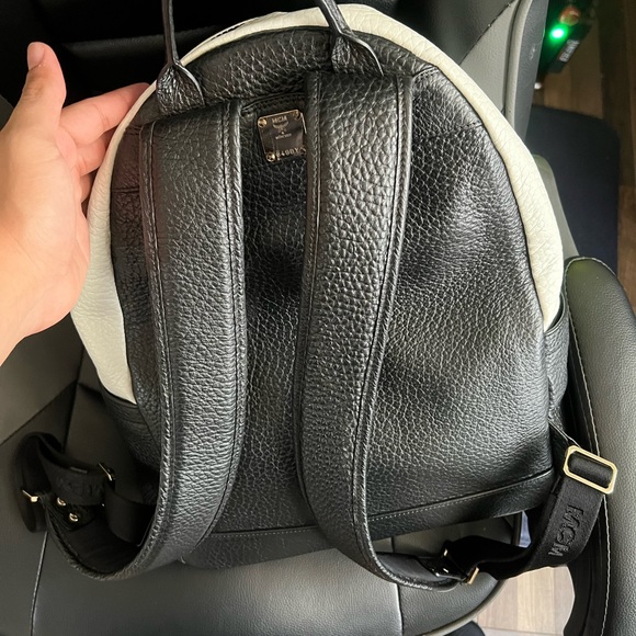 Sold - Picture 3 of 9